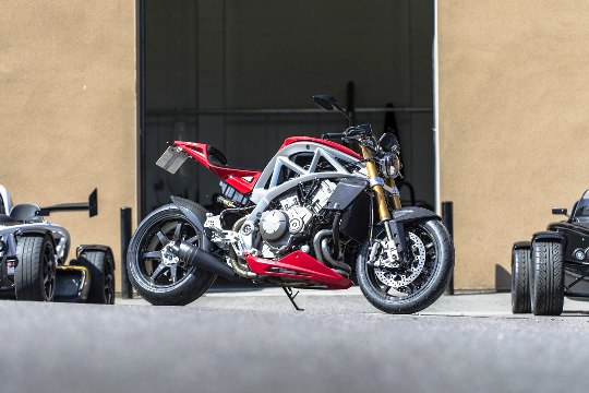VFR alapokon az Ariel Ace
